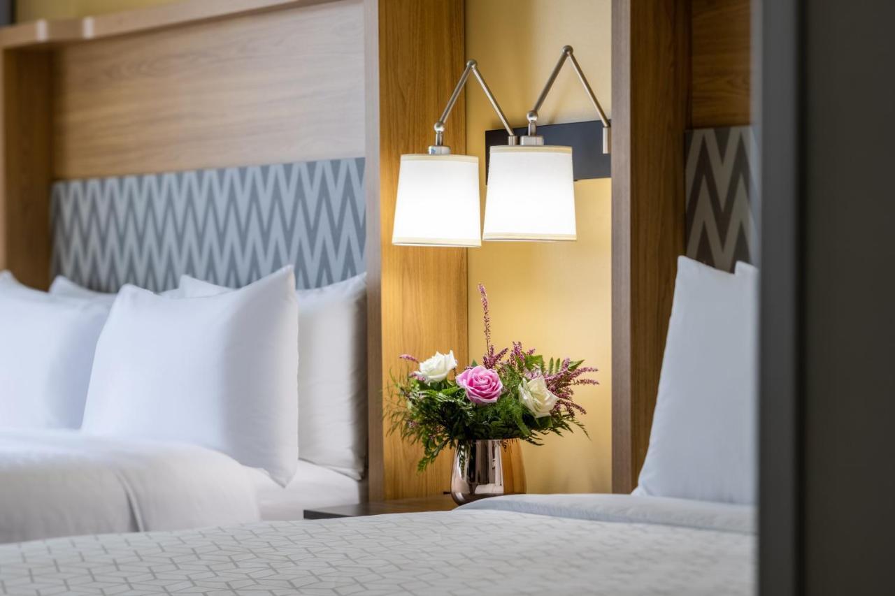 Holiday Inn - Long Island - Islip Arpt East By Ihg Holtsville Экстерьер фото